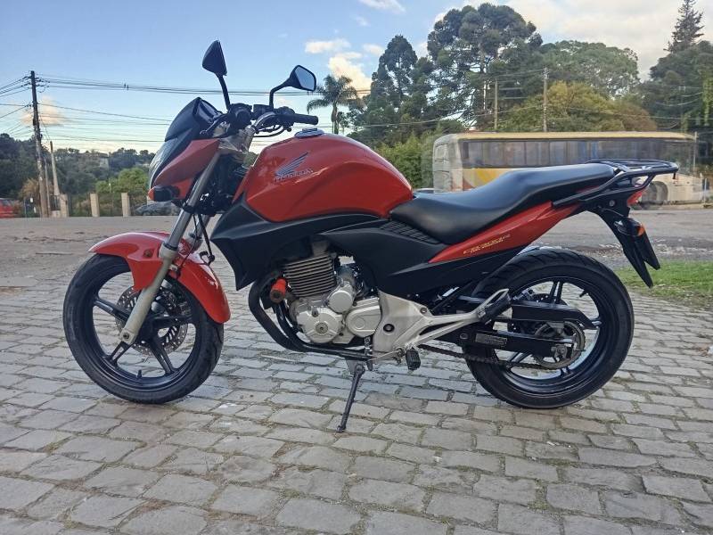 HONDA - CB 300R - 2012/2012 - Vermelha - R$ 13.900,00