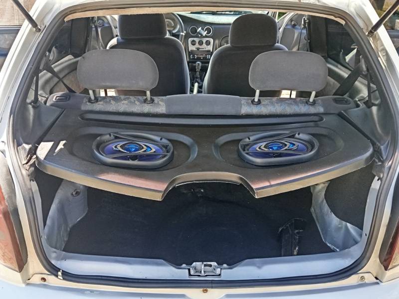 CHEVROLET - CELTA - 2002/2002 - Prata - R$ 18.900,00