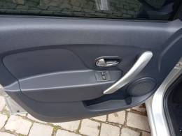RENAULT - SANDERO - 2019/2019 - Prata - R$ 48.900,00
