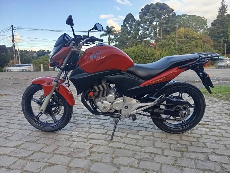 HONDA - CB 300R - 2012/2012 - Vermelha - R$ 13.900,00
