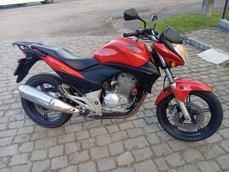 HONDA - CB 300R - 2012/2012 - Vermelha - R$ 13.900,00
