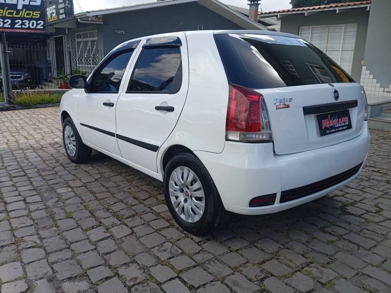FIAT - PALIO - 2015/2015 - Branca - R$ 33.900,00