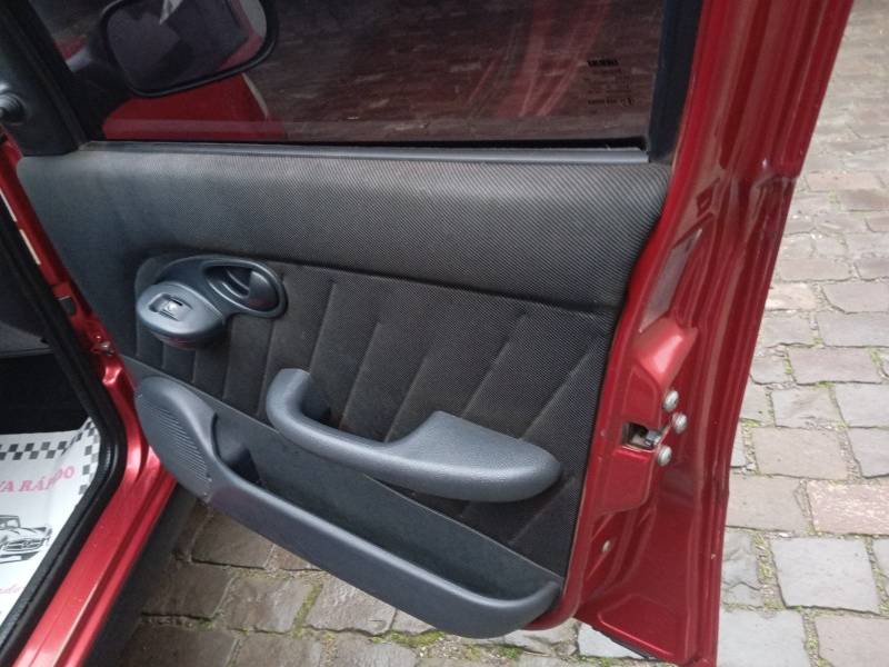 FIAT - PALIO - 2006/2006 - Vermelha - R$ 16.900,00