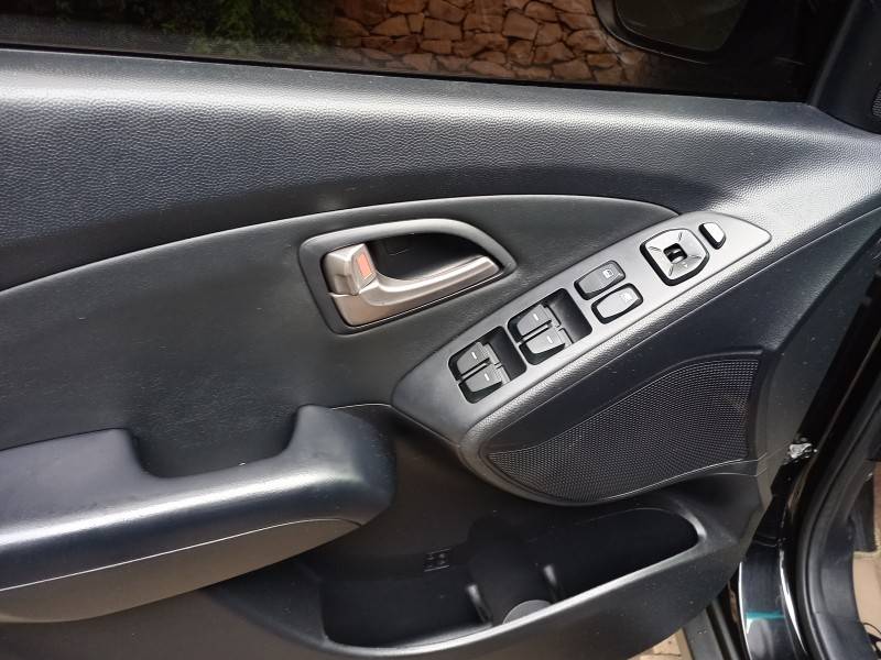 HYUNDAI - IX35 - 2012/2012 - Preta - R$ 55.900,00