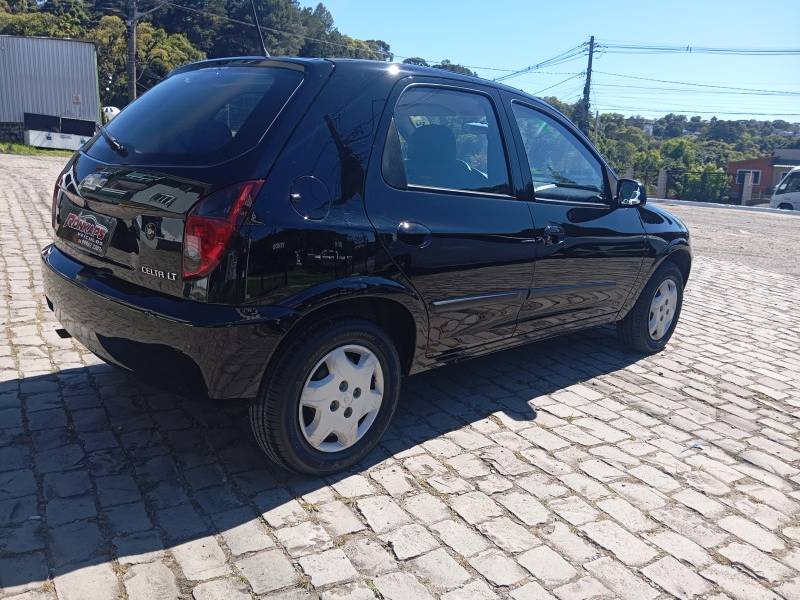 CHEVROLET - CELTA - 2014/2014 - Preta - R$ 35.900,00