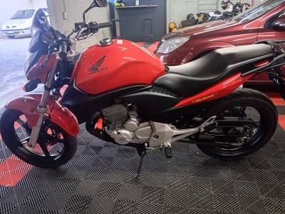 HONDA - CB 300R - 2012/2012 - Vermelha - R$ 13.900,00