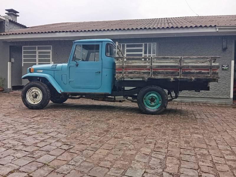 TOYOTA - BANDEIRANTE - 1967/1967 - Azul - R$ 42.900,00
