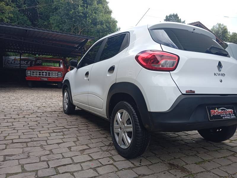 RENAULT - KWID - 2022/2022 - Branca - R$ 47.900,00
