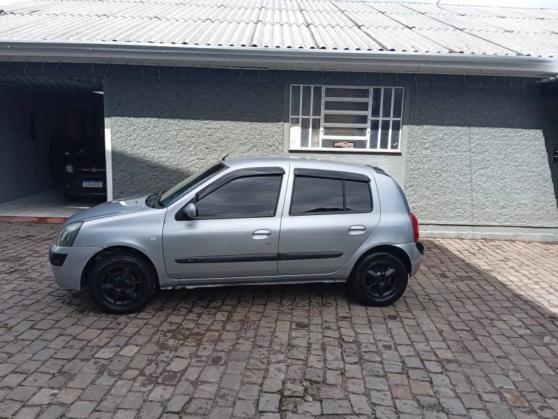 RENAULT - CLIO - 2006/2006 - Prata - R$ 19.900,00