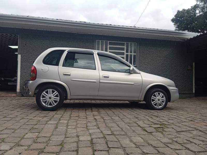 CHEVROLET - CORSA - 2002/2002 - Prata - R$ 19.900,00