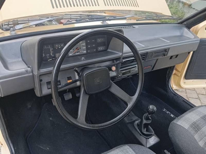 VOLKSWAGEN - GOL - 1984/1984 - Bege - R$ 28.900,00