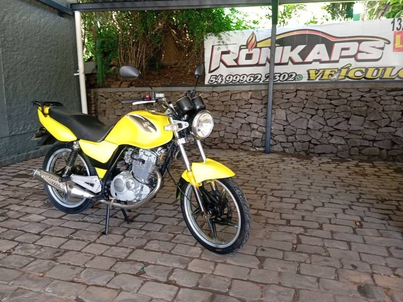 SUZUKI - YES - 2011/2011 - Amarela - R$ 7.900,00