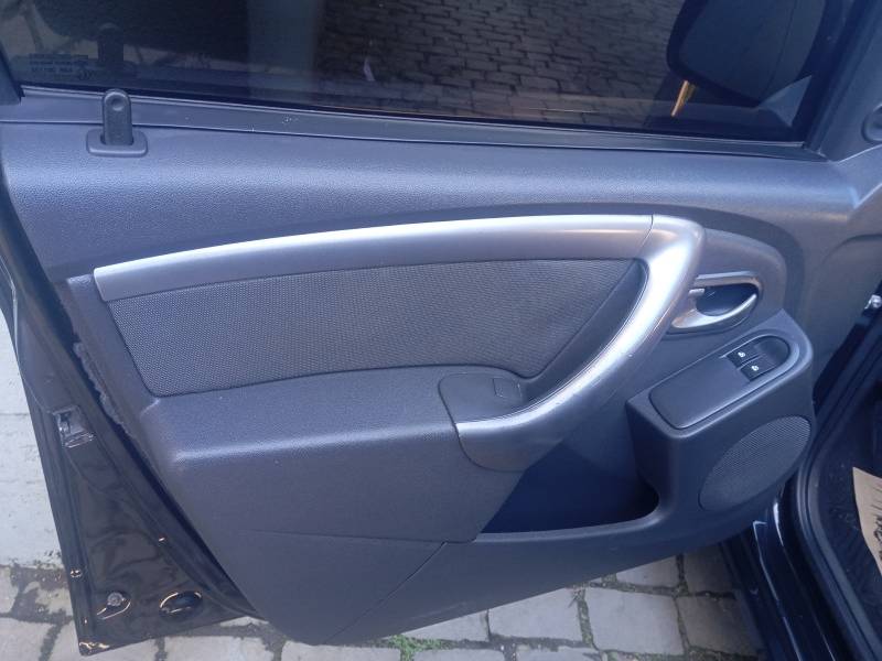 RENAULT - SANDERO - 2012/2012 - Preta - R$ 35.900,00