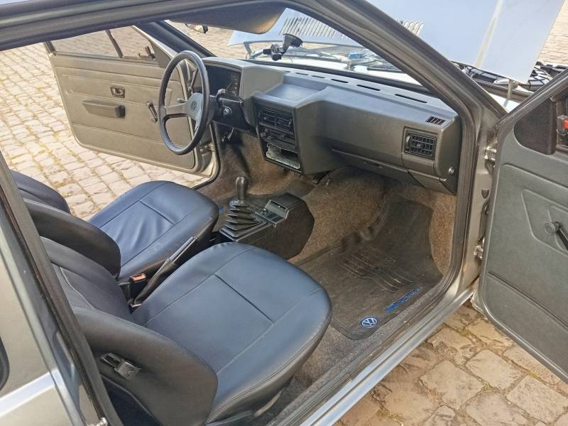 VOLKSWAGEN - VOYAGE - 1995/1995 - Cinza - Sob Consulta