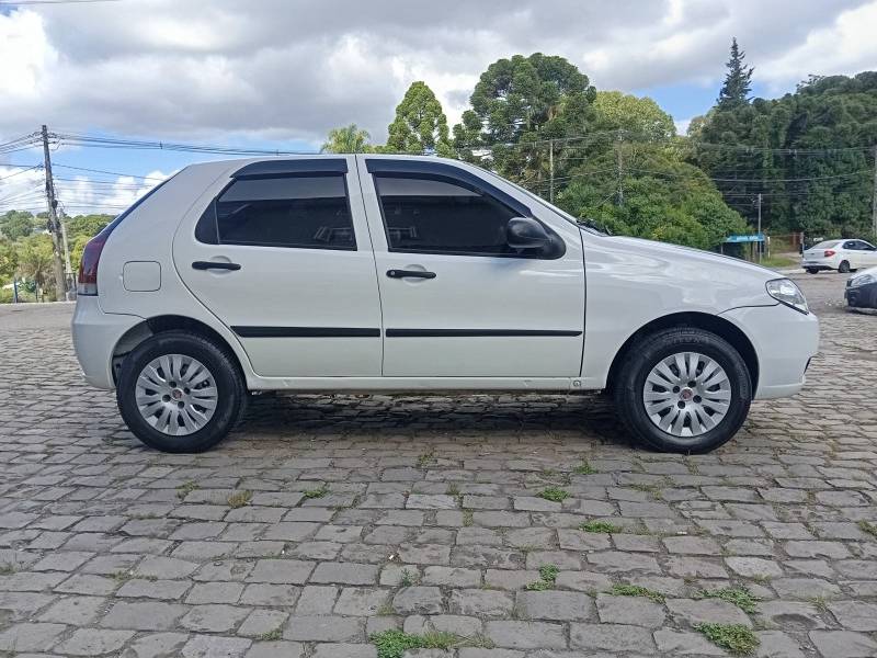 FIAT - PALIO - 2015/2015 - Branca - R$ 33.900,00