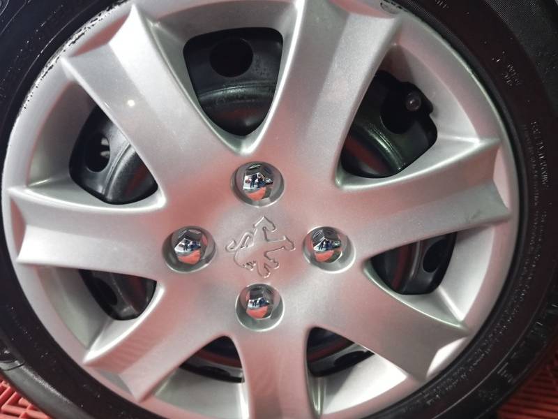 PEUGEOT - 207 - 2014/2014 - Vermelha - R$ 29.900,00