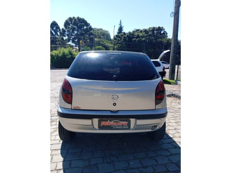 CHEVROLET - CELTA - 2002/2002 - Prata - R$ 18.900,00