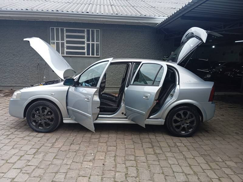 CHEVROLET - ASTRA - 2011/2011 - Prata - R$ 38.900,00