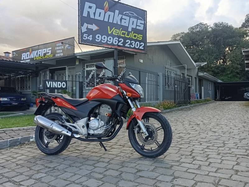 HONDA - CB 300R - 2012/2012 - Vermelha - R$ 13.900,00