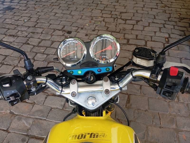 SUZUKI - YES - 2011/2011 - Amarela - R$ 7.900,00