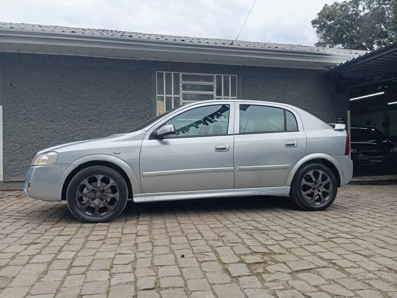CHEVROLET - ASTRA - 2011/2011 - Prata - R$ 39.900,00