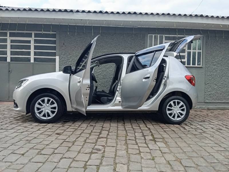 RENAULT - SANDERO - 2019/2019 - Prata - R$ 48.900,00