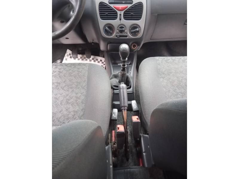 FIAT - PALIO - 2006/2006 - Vermelha - R$ 16.900,00
