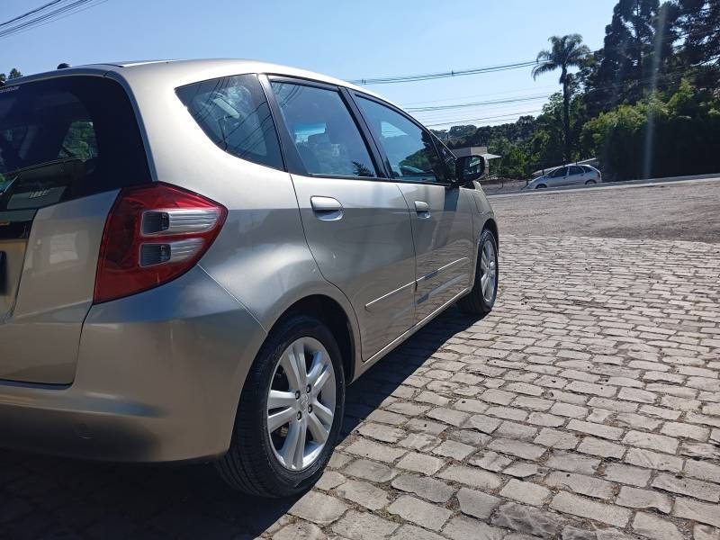 HONDA - FIT - 2010/2010 - Dourada - R$ 46.900,00