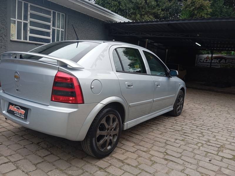 CHEVROLET - ASTRA - 2011/2011 - Prata - R$ 38.900,00