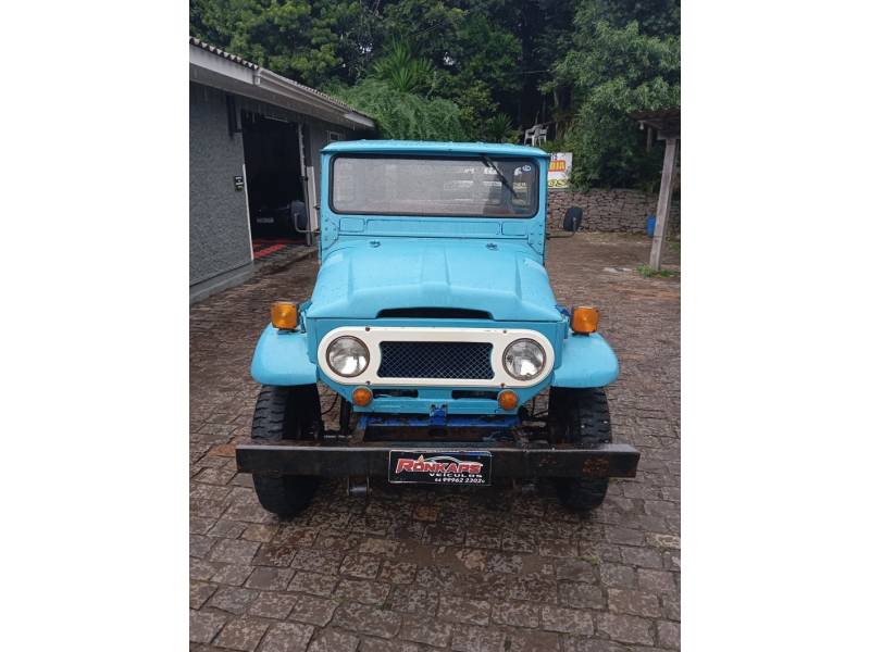 TOYOTA - BANDEIRANTE - 1967/1967 - Azul - R$ 42.900,00