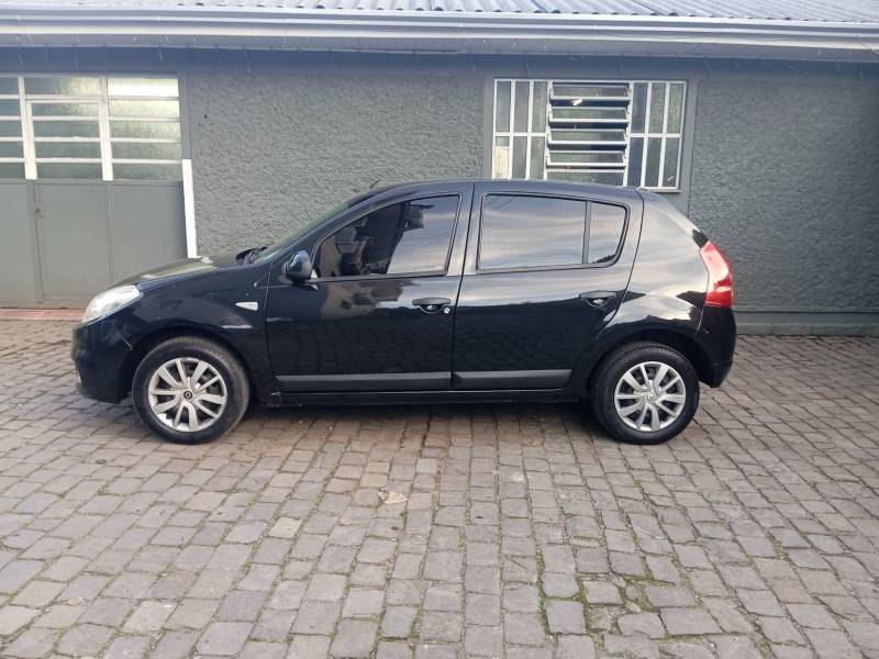 RENAULT - SANDERO - 2012/2012 - Preta - R$ 1,00