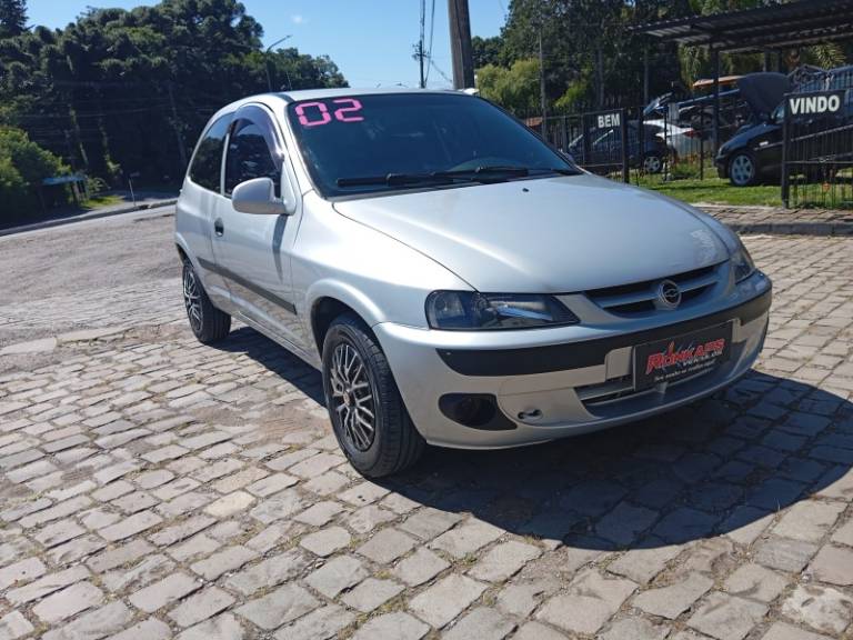 CHEVROLET - CELTA - 2002/2002 - Prata - R$ 18.900,00
