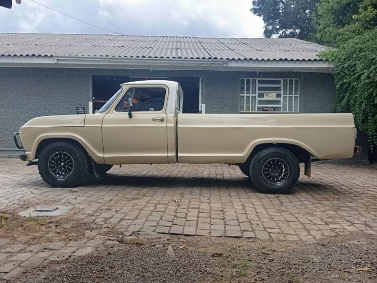 CHEVROLET - C14 - 1976/1976 - Bege - R$ 42.900,00