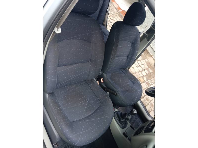 RENAULT - CLIO - 2006/2006 - Prata - R$ 19.900,00
