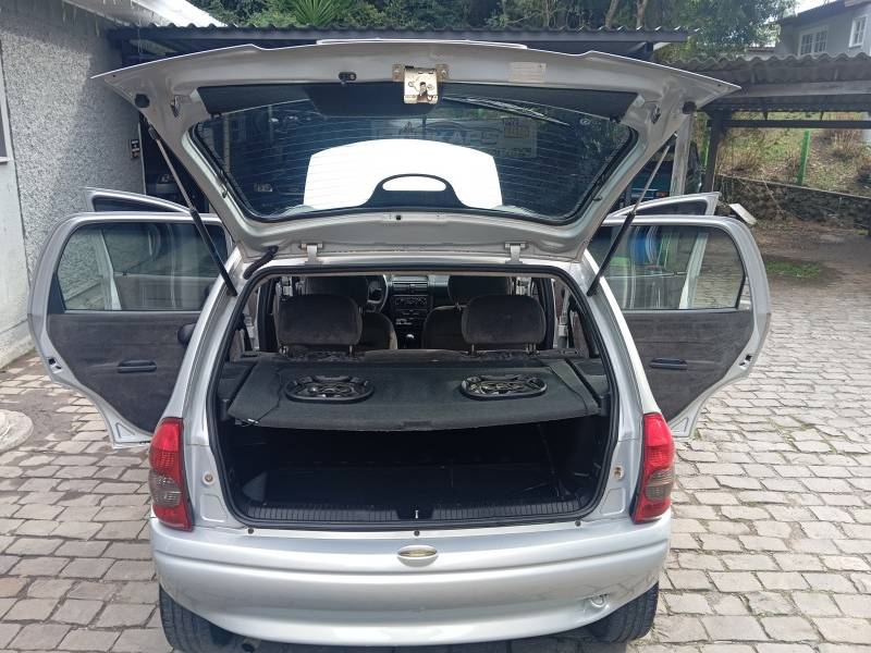 CHEVROLET - CORSA - 2002/2002 - Prata - R$ 19.900,00