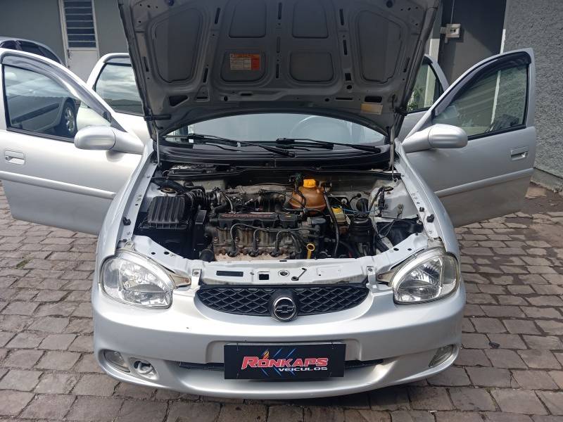 CHEVROLET - CORSA - 2002/2002 - Prata - R$ 19.900,00