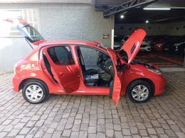 PEUGEOT - 207 - 2014/2014 - Vermelha - R$ 29.900,00