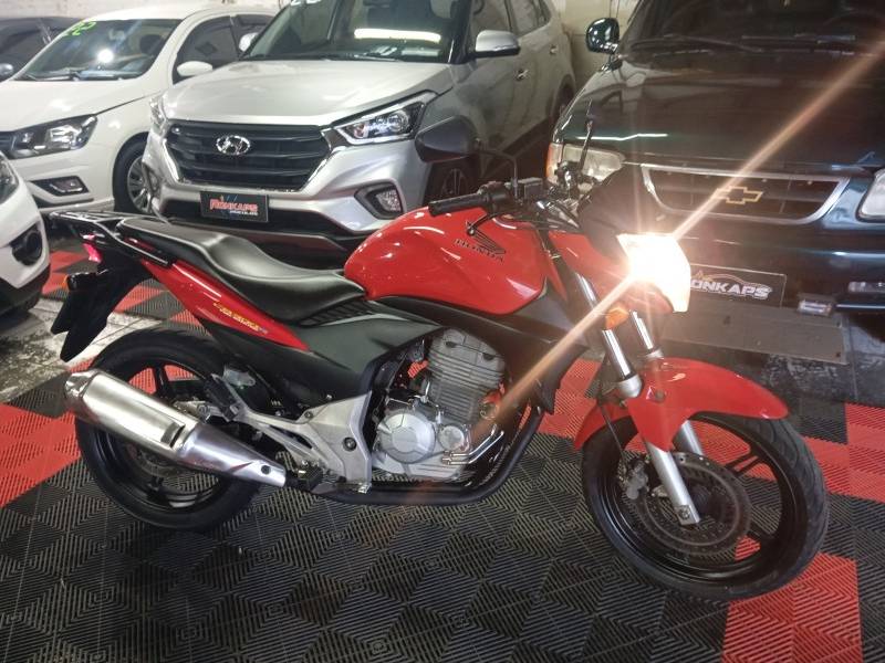 HONDA - CB 300R - 2012/2012 - Vermelha - R$ 13.900,00