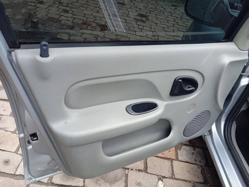 RENAULT - CLIO - 2006/2006 - Prata - R$ 19.900,00