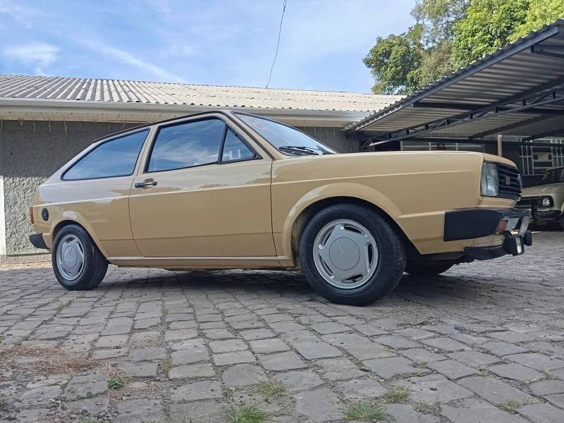 VOLKSWAGEN - GOL - 1984/1984 - Bege - R$ 28.900,00