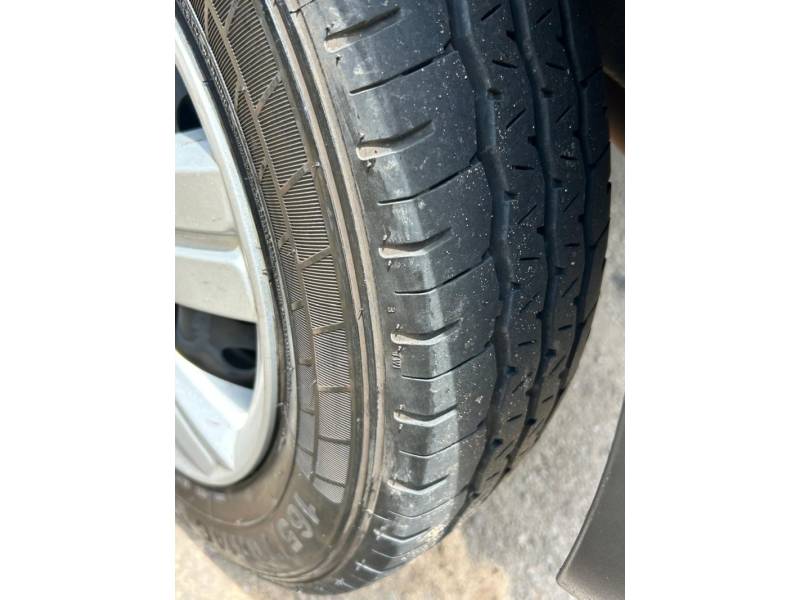 RENAULT - KWID - 2022/2022 - Branca - R$ 1,00