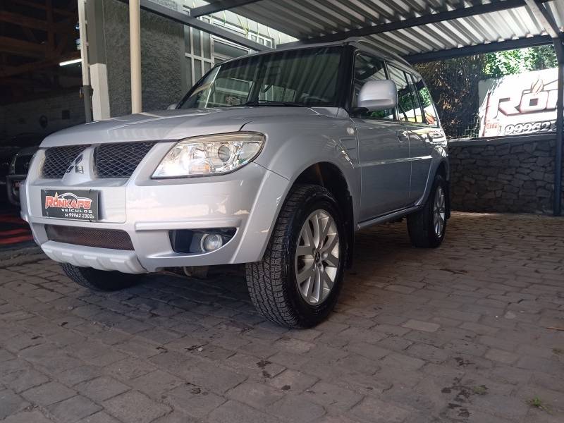 MITSUBISHI - PAJERO TR4 - 2010/2010 - Prata - R$ 59.900,00