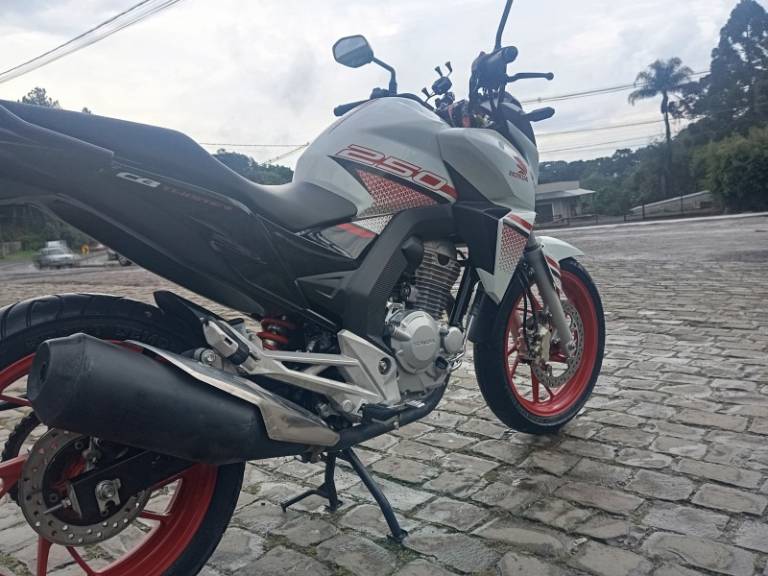 HONDA - CB 250F TWISTER - 2022/2022 - Branca - R$ 23.500,00