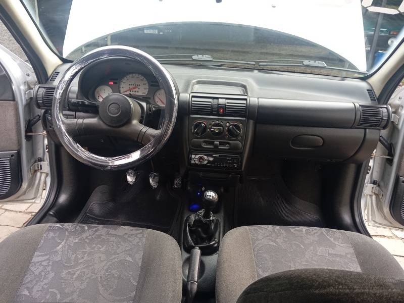 CHEVROLET - CORSA - 2002/2002 - Prata - R$ 19.900,00
