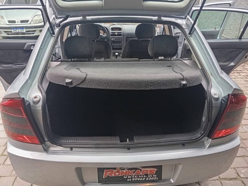 CHEVROLET - ASTRA - 2011/2011 - Prata - R$ 39.900,00