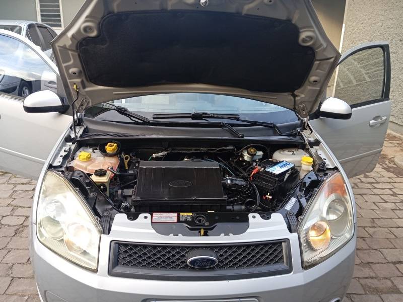 FORD - FIESTA - 2010/2010 - Prata - R$ 31.900,00