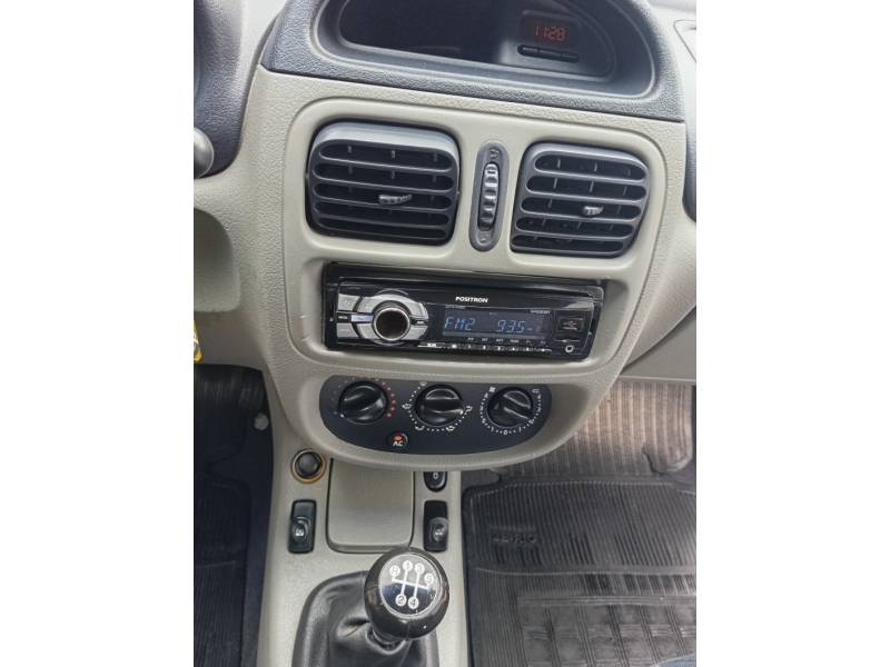 RENAULT - CLIO - 2006/2006 - Prata - R$ 19.900,00