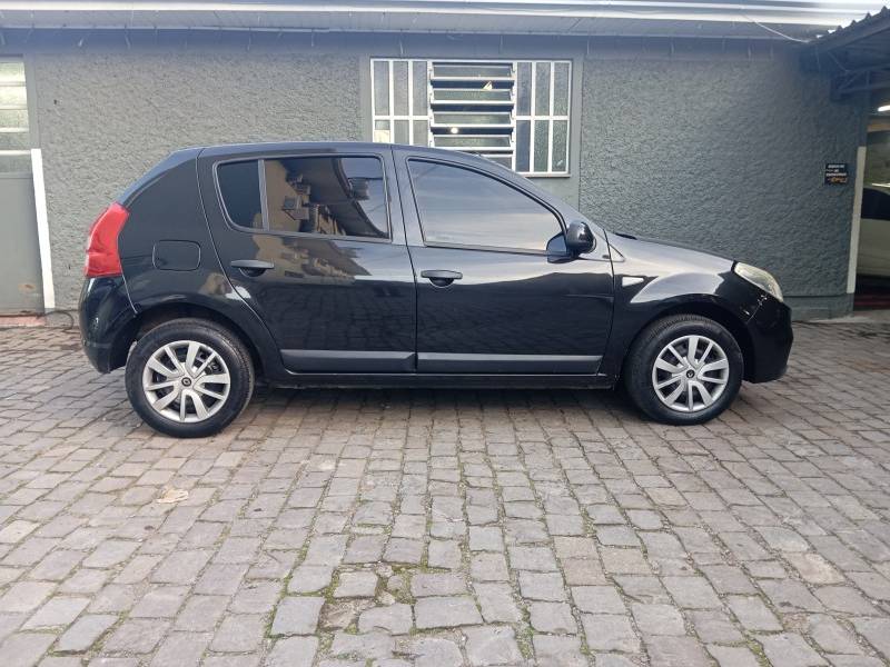 RENAULT - SANDERO - 2012/2012 - Preta - R$ 1,00