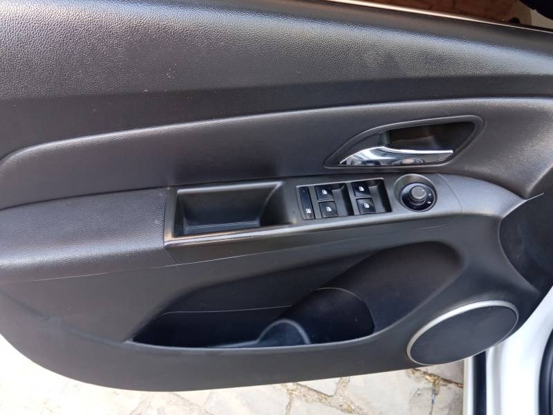 CHEVROLET - CRUZE - 2012/2012 - Branca - R$ 54.900,00