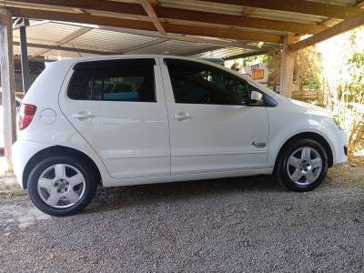VOLKSWAGEN - FOX - 2011/2011 - Branca - R$ 31.900,00
